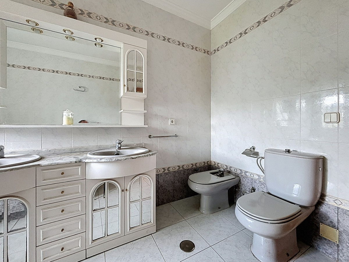 Se vende Villa - Chalet de 3 dormitorios en Costa Del Sol East, Málaga, España