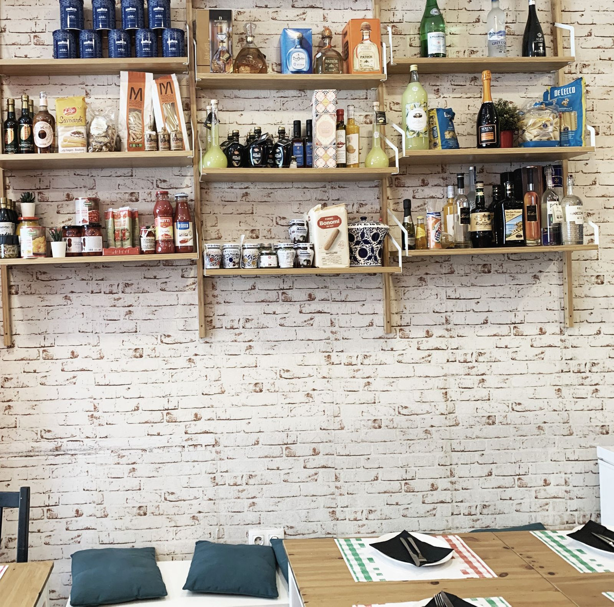 1 Bed Commercial unit for sale in Nueva Andalucía Costa Del Sol, Málaga, Spain