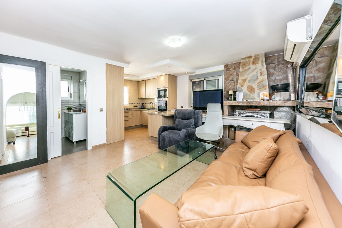 10 Bed Townhouse for sale in Estepona Costa Del Sol, Málaga, Spain