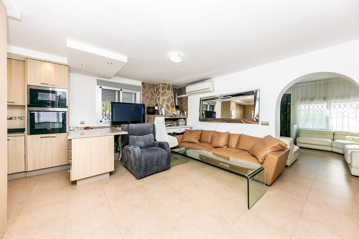 10 Bed Townhouse for sale in Estepona Costa Del Sol, Málaga, Spain