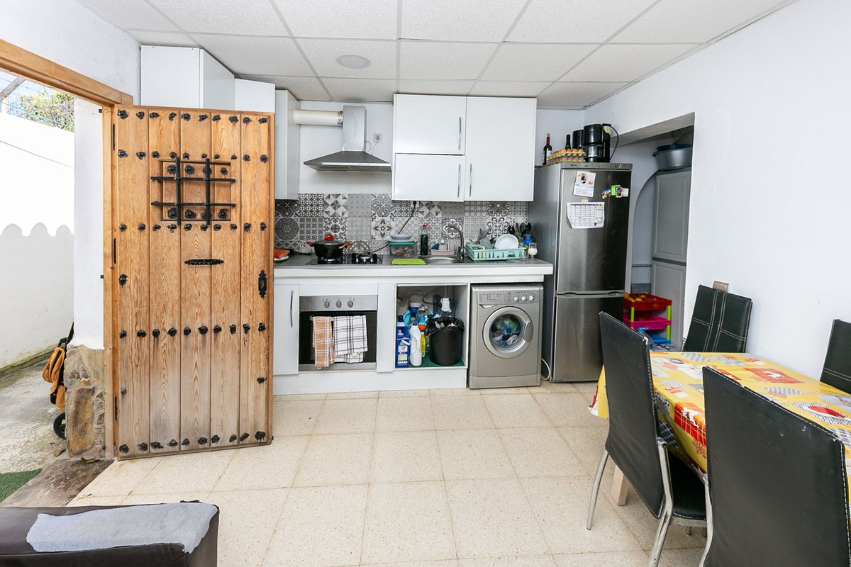 10 Bed Townhouse for sale in Estepona Costa Del Sol, Málaga, Spain