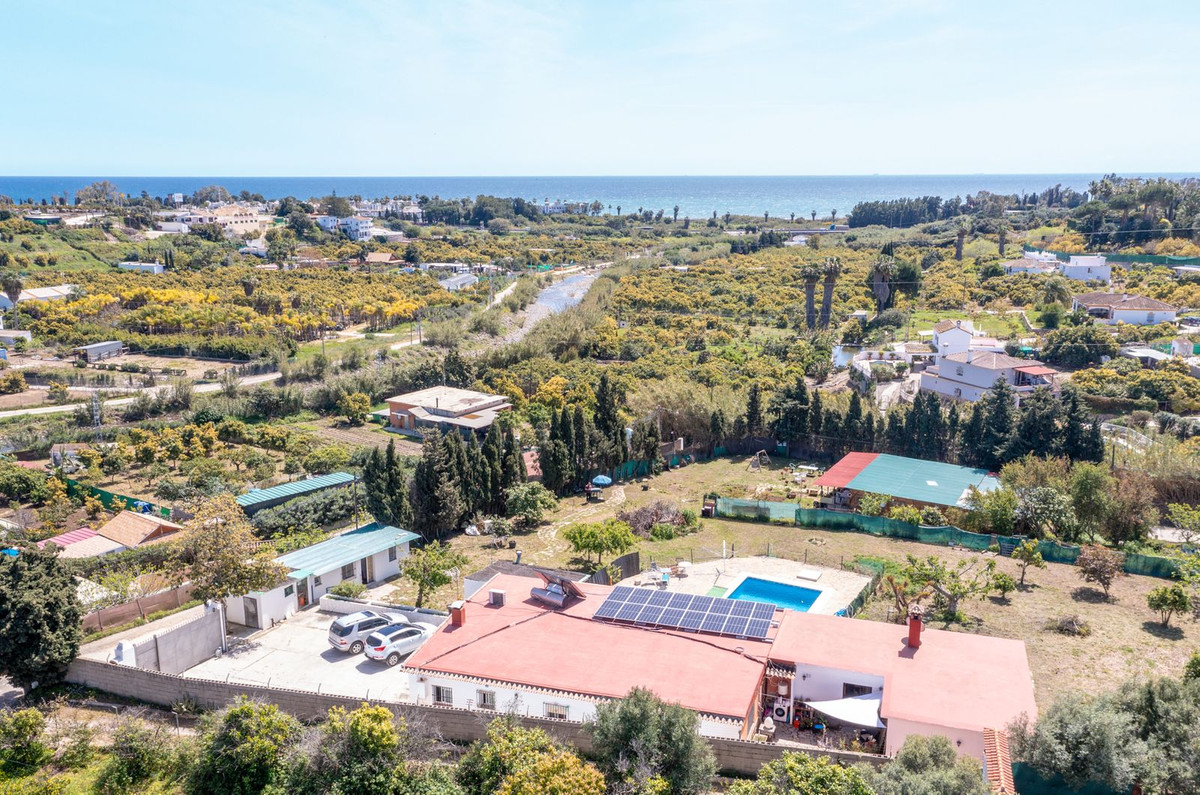 10 Bed Townhouse for sale in Estepona Costa Del Sol, Málaga, Spain