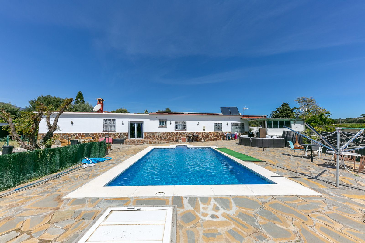 10 Bed Townhouse for sale in Estepona Costa Del Sol, Málaga, Spain