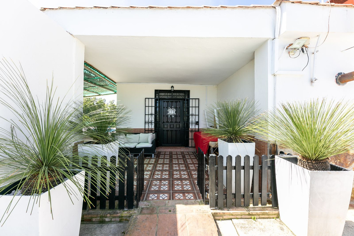 10 Bed Townhouse for sale in Estepona Costa Del Sol, Málaga, Spain
