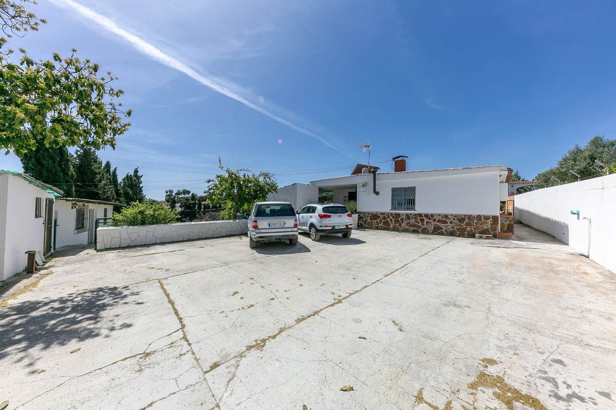 10 Bed Townhouse for sale in Estepona Costa Del Sol, Málaga, Spain