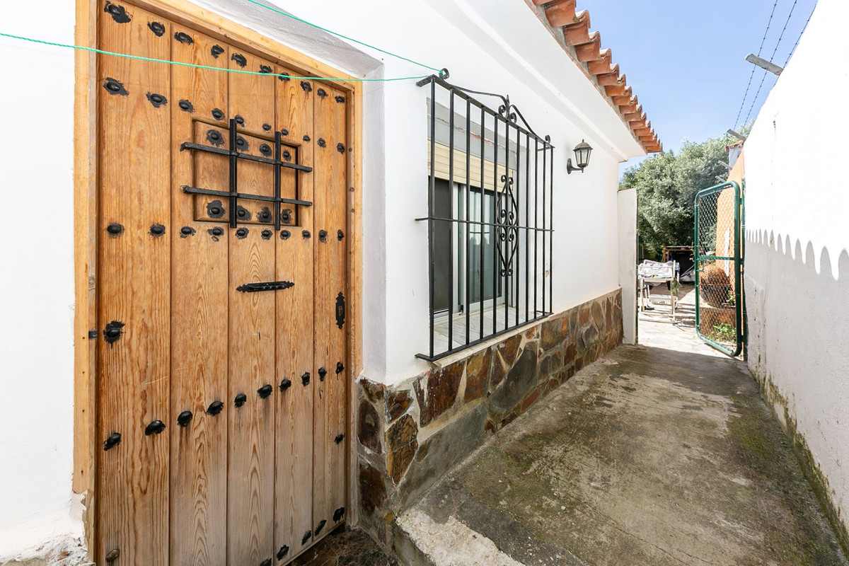 10 Bed Townhouse for sale in Estepona Costa Del Sol, Málaga, Spain