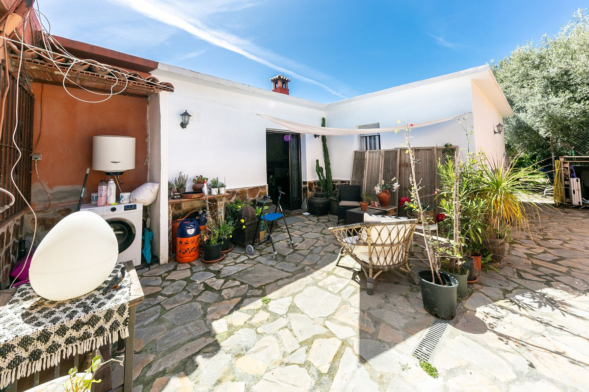 10 Bed Townhouse for sale in Estepona Costa Del Sol, Málaga, Spain