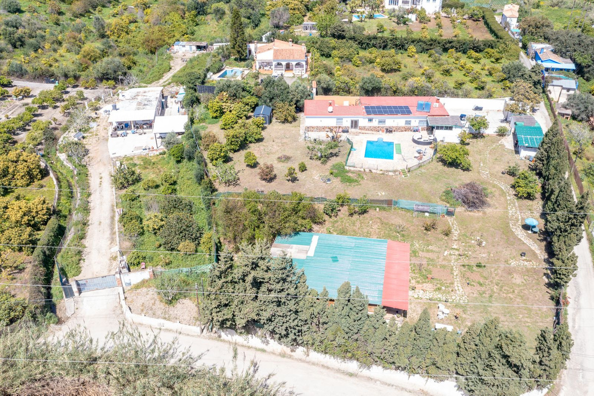 10 Bed Townhouse for sale in Estepona Costa Del Sol, Málaga, Spain