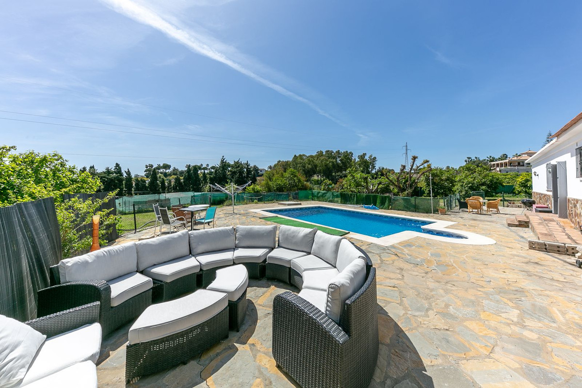 10 Bed Townhouse for sale in Estepona Costa Del Sol, Málaga, Spain