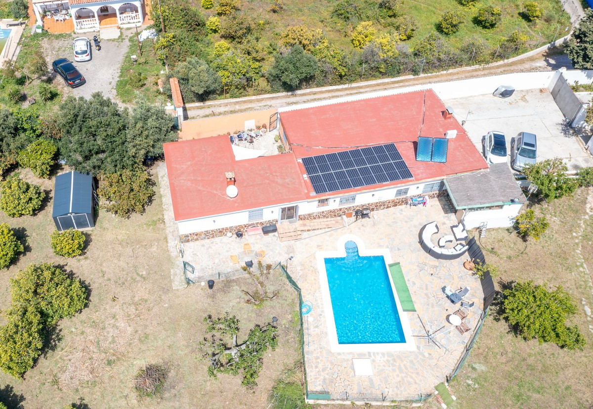 10 Bed Townhouse for sale in Estepona Costa Del Sol, Málaga, Spain
