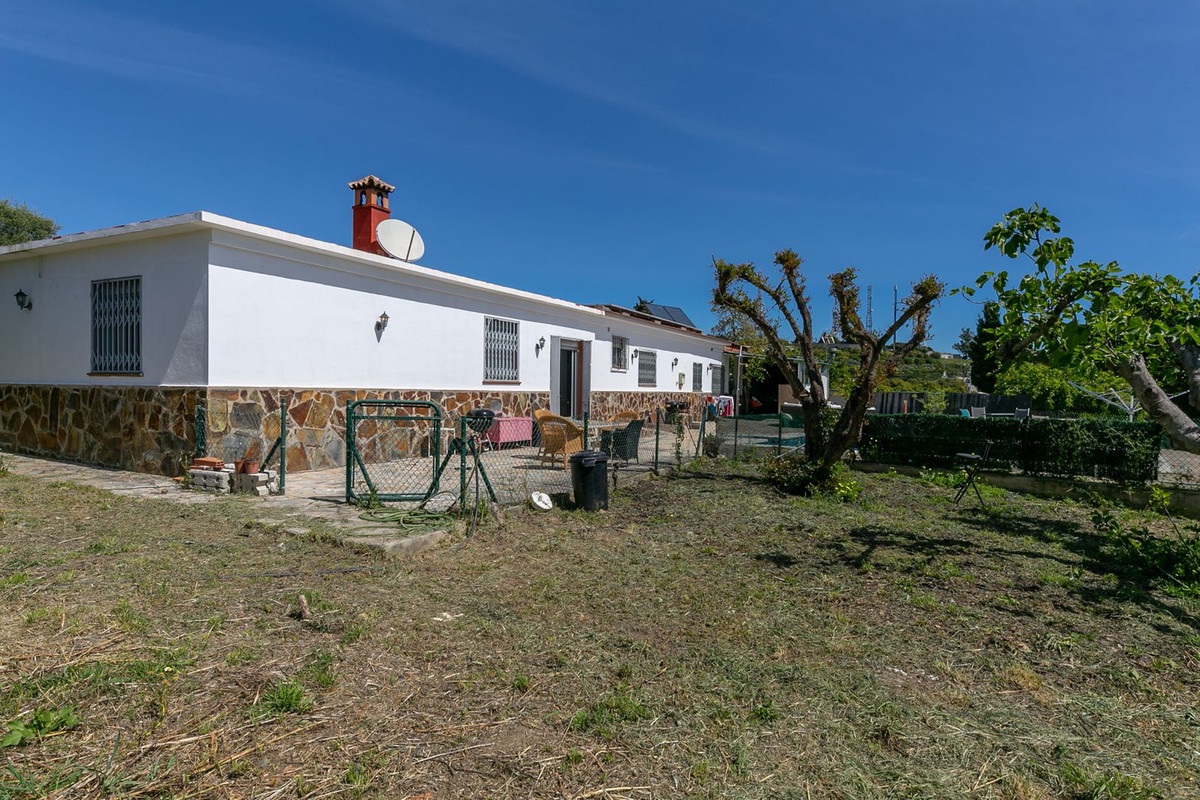 10 Bed Townhouse for sale in Estepona Costa Del Sol, Málaga, Spain