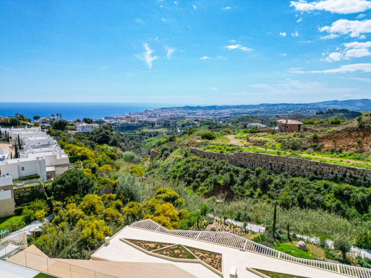 3 Bed Apartment for sale in Fuengirola Costa Del Sol, Málaga, Spain