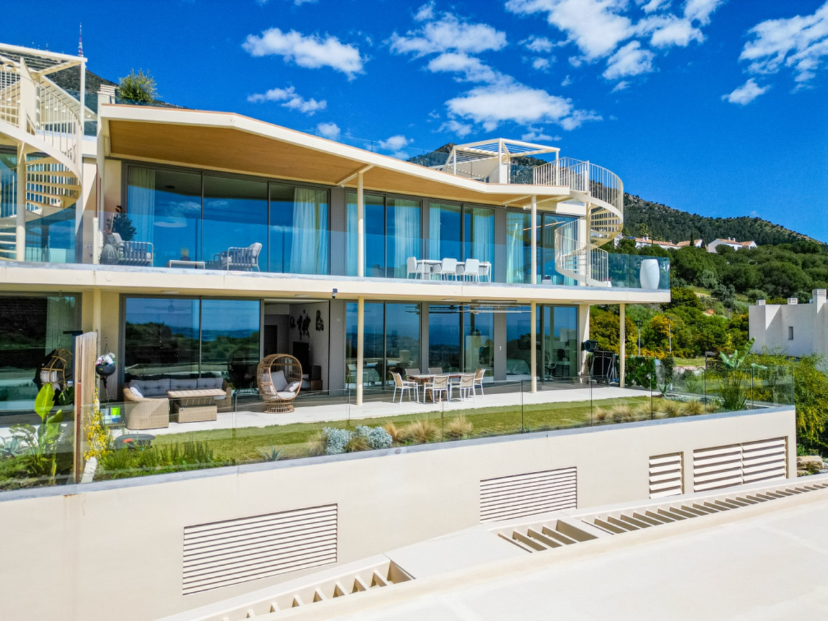 3 Bed Apartment for sale in Fuengirola Costa Del Sol, Málaga, Spain