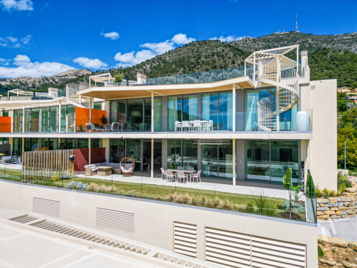 3 Bed Apartment for sale in Fuengirola Costa Del Sol, Málaga, Spain