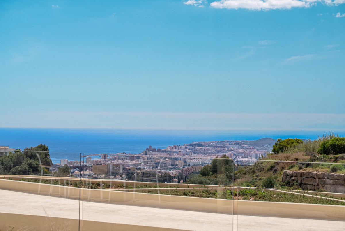 3 Bed Apartment for sale in Fuengirola Costa Del Sol, Málaga, Spain