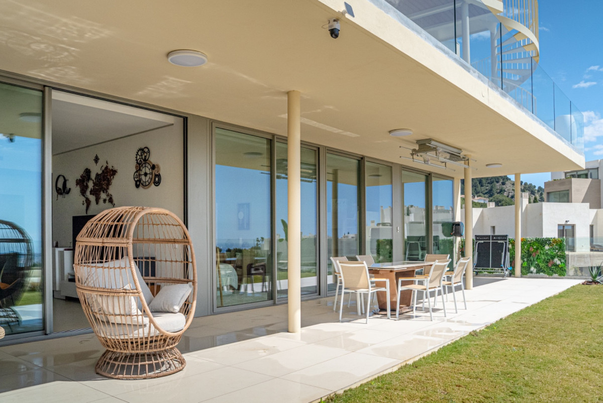 3 Bed Apartment for sale in Fuengirola Costa Del Sol, Málaga, Spain