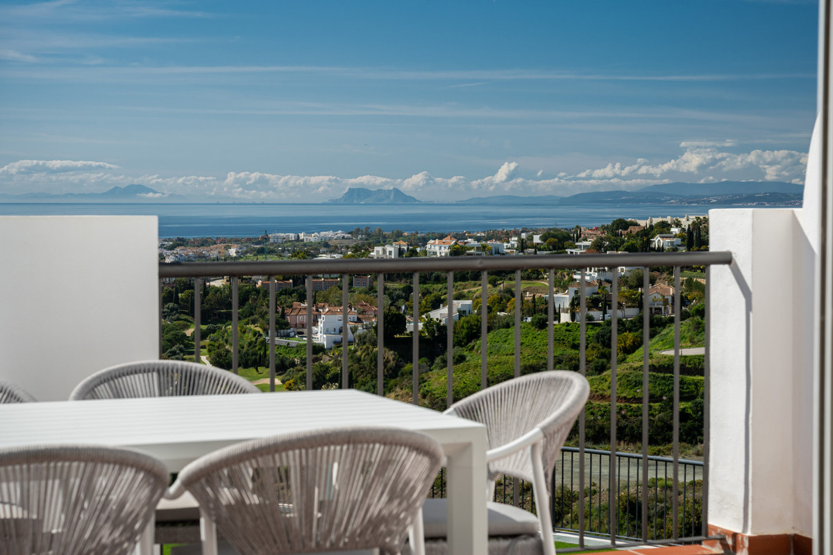 2 Bed Apartment for sale in Benahavís Costa Del Sol, Málaga, Spain