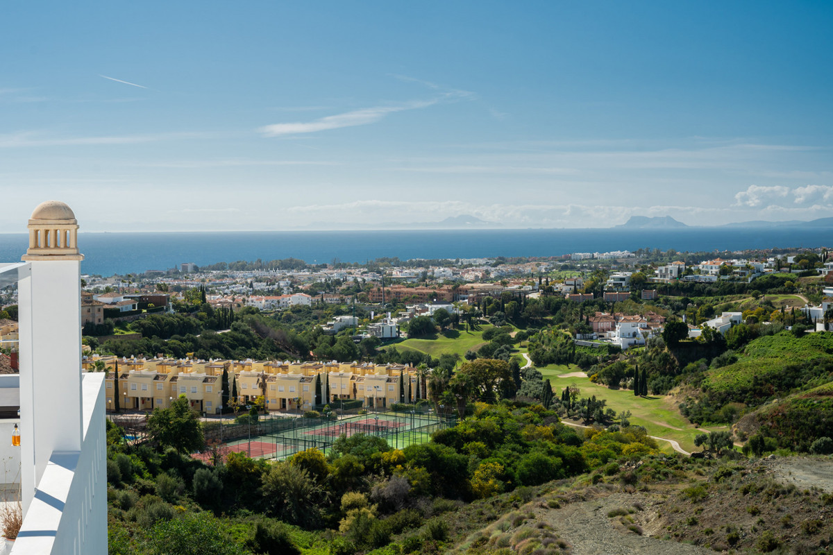 2 Bed Apartment for sale in Benahavís Costa Del Sol, Málaga, Spain