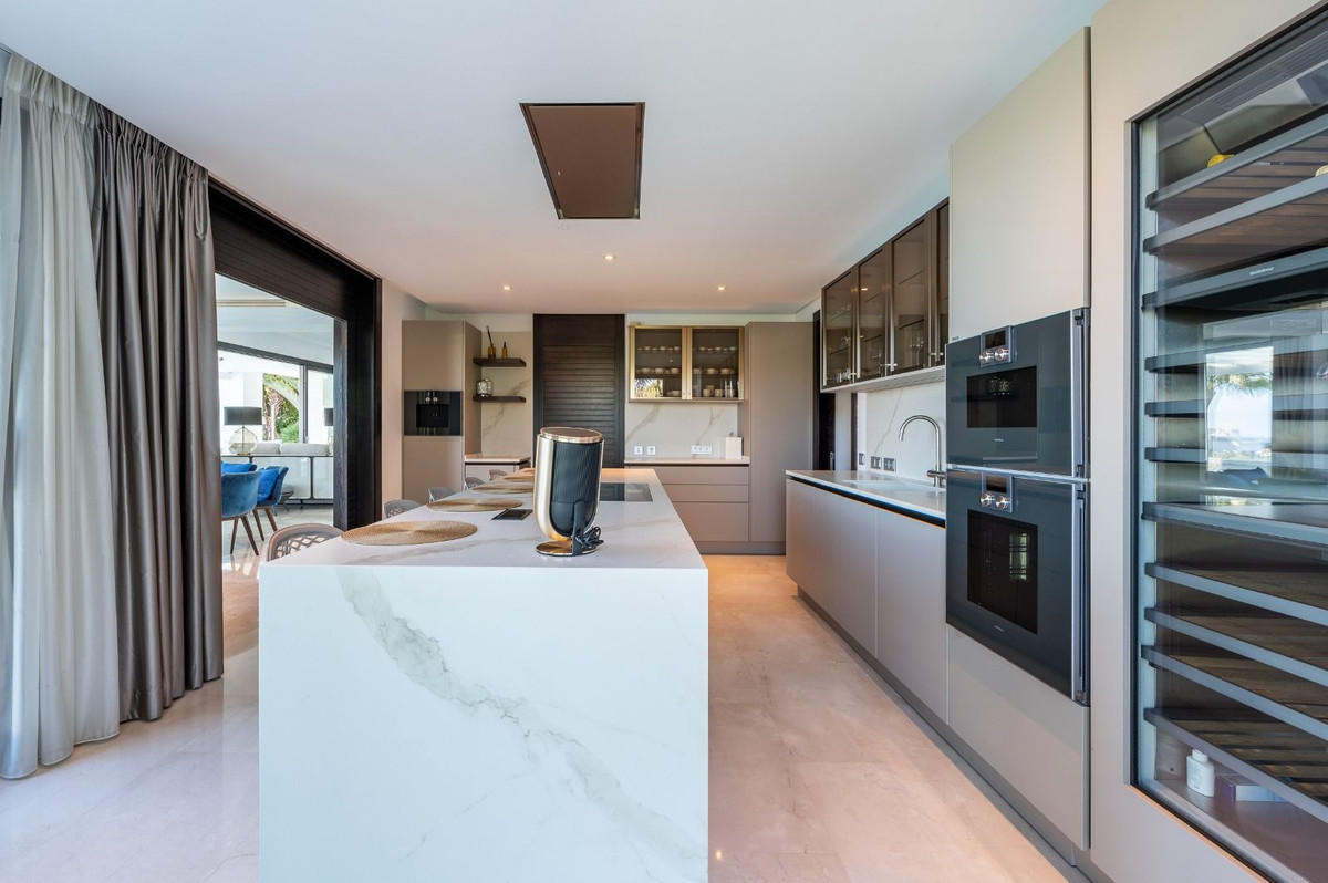 Se vende Villa - Chalet de 6 dormitorios en Costa Del Sol, Málaga, España