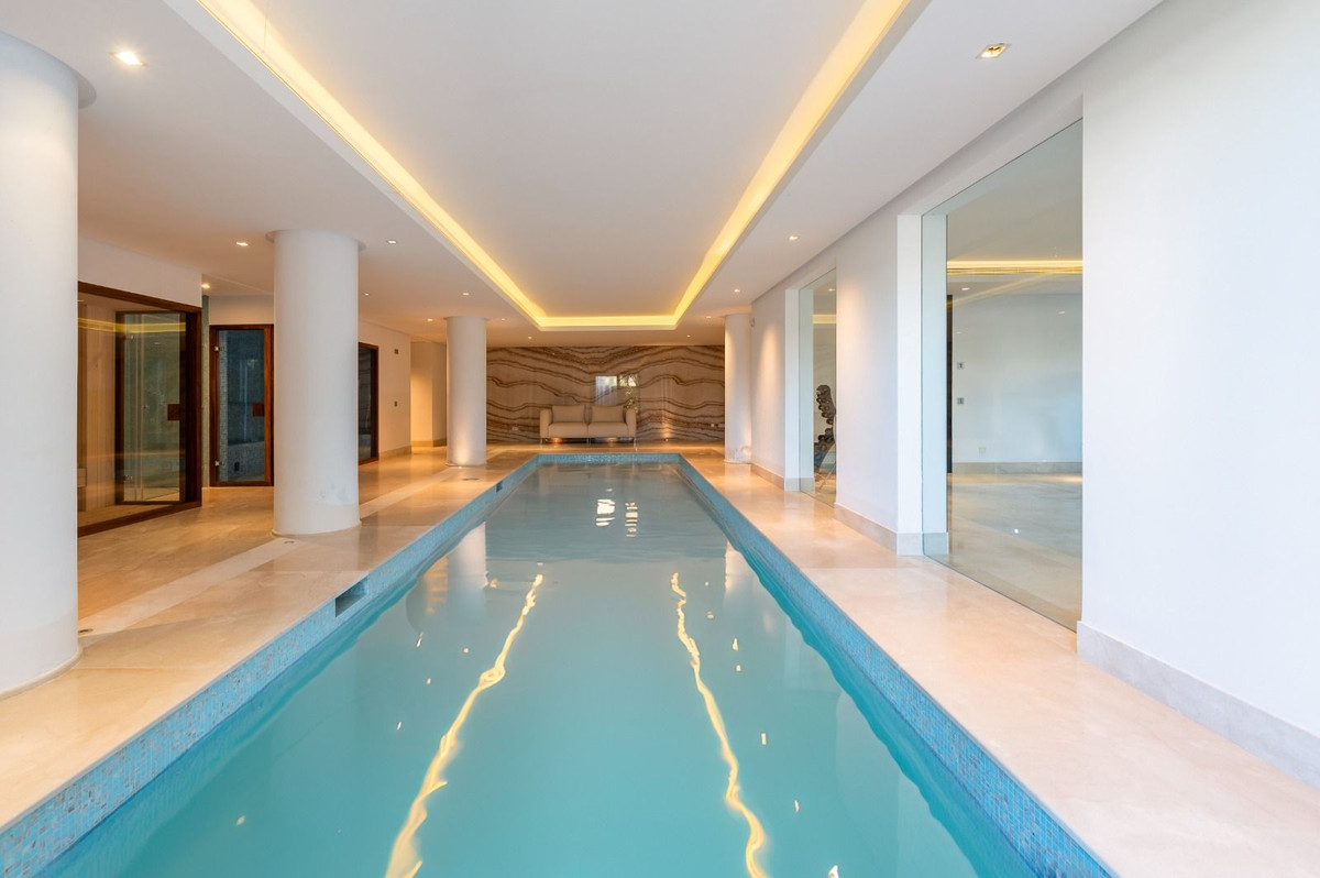 Se vende Villa - Chalet de 6 dormitorios en Costa Del Sol, Málaga, España