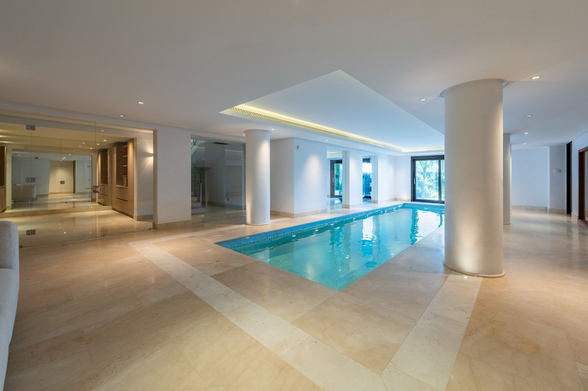 Se vende Villa - Chalet de 6 dormitorios en Costa Del Sol, Málaga, España