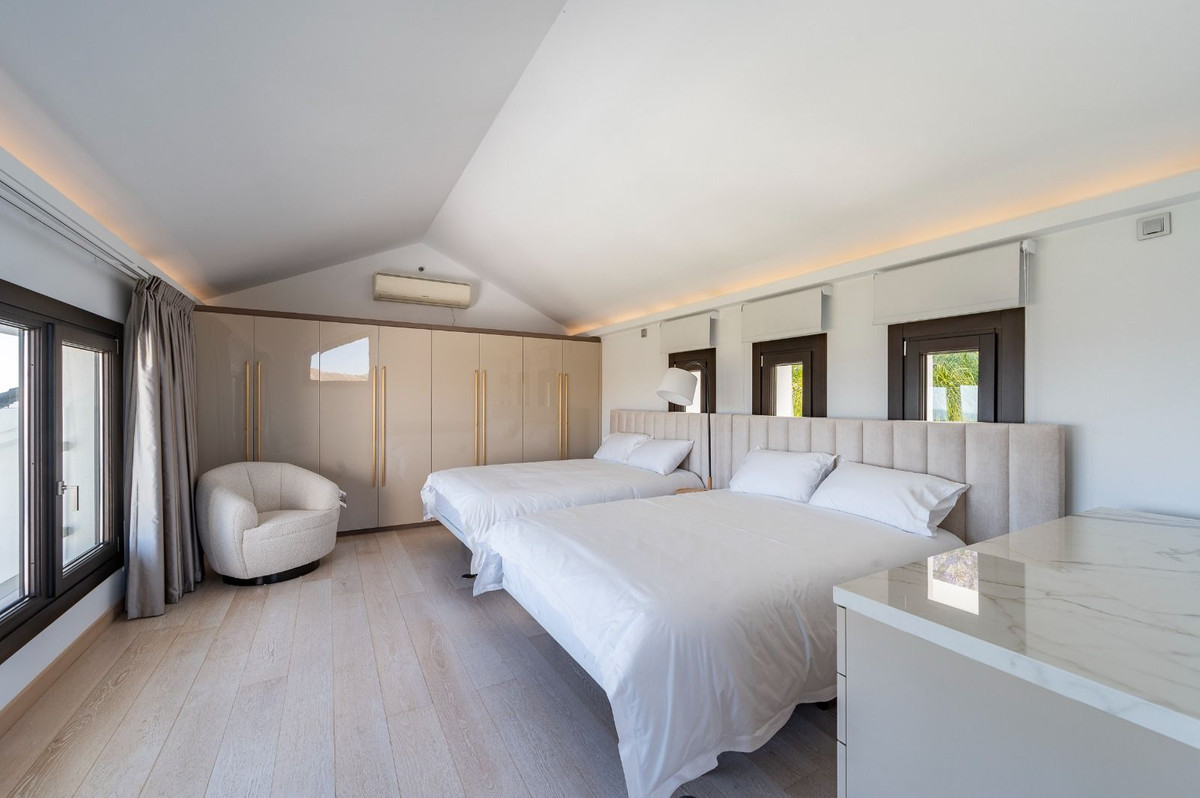 Se vende Villa - Chalet de 6 dormitorios en Costa Del Sol, Málaga, España