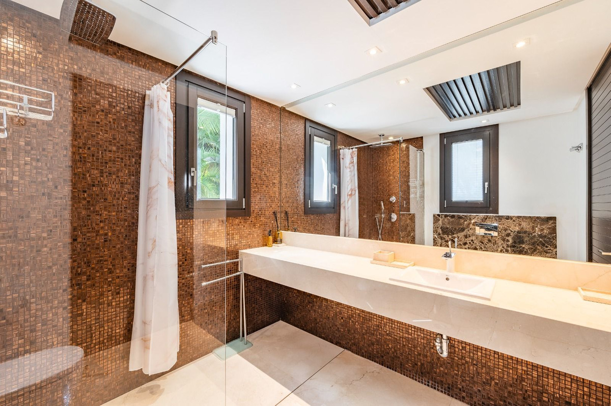Se vende Villa - Chalet de 6 dormitorios en Costa Del Sol, Málaga, España