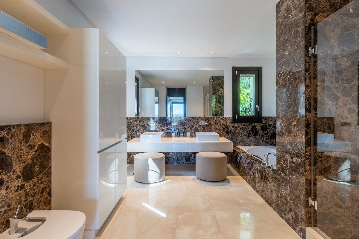 Se vende Villa - Chalet de 6 dormitorios en Costa Del Sol, Málaga, España