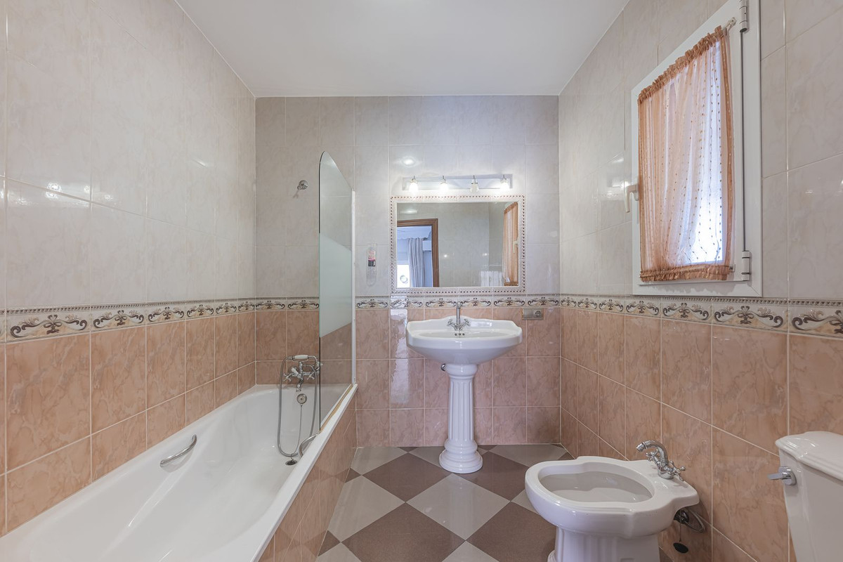 4 Bed Townhouse for sale in La Quinta Costa Del Sol, Málaga, Spain