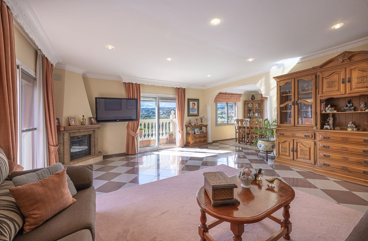 4 Bed Townhouse for sale in La Quinta Costa Del Sol, Málaga, Spain