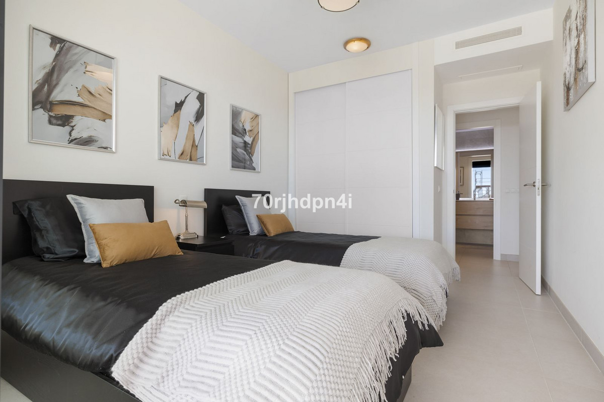 Se vende Apartamento Planta Media de 2 dormitorios en Costa Del Sol, Málaga, España