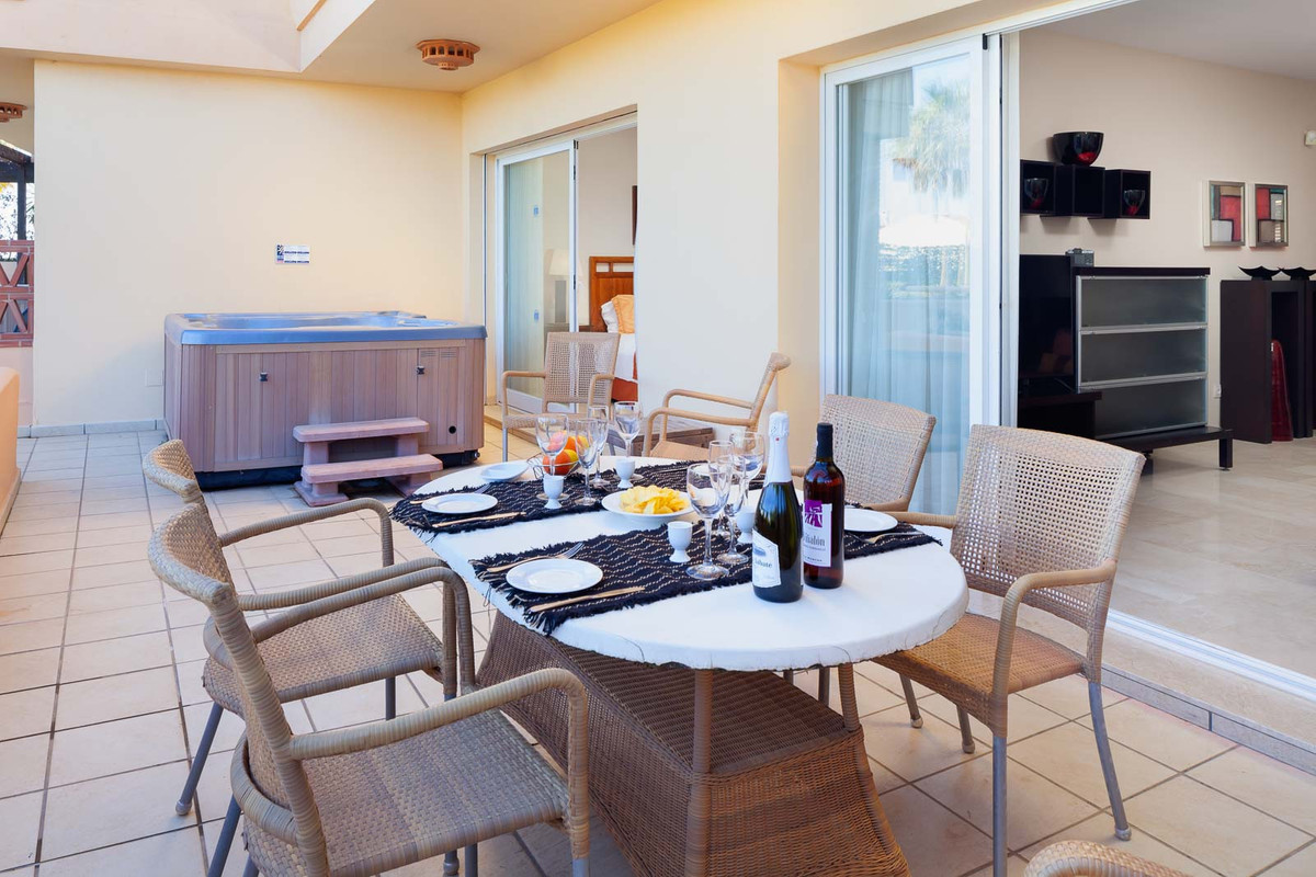 Se vende Apartamento Planta Baja de 2 dormitorios en Costa Del Sol, Málaga, España