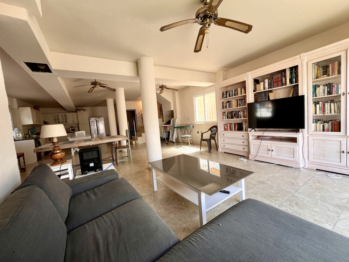 5 Bed Townhouse for sale in La Zenia Costa Blanca, Alicante, Spain