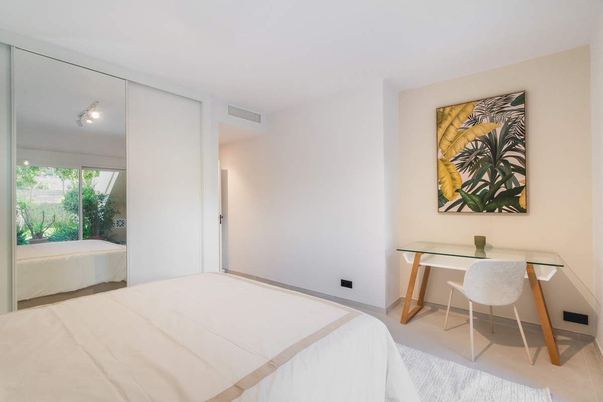 Se vende Apartamento Planta Baja de 4 dormitorios en Costa Del Sol, Málaga, España