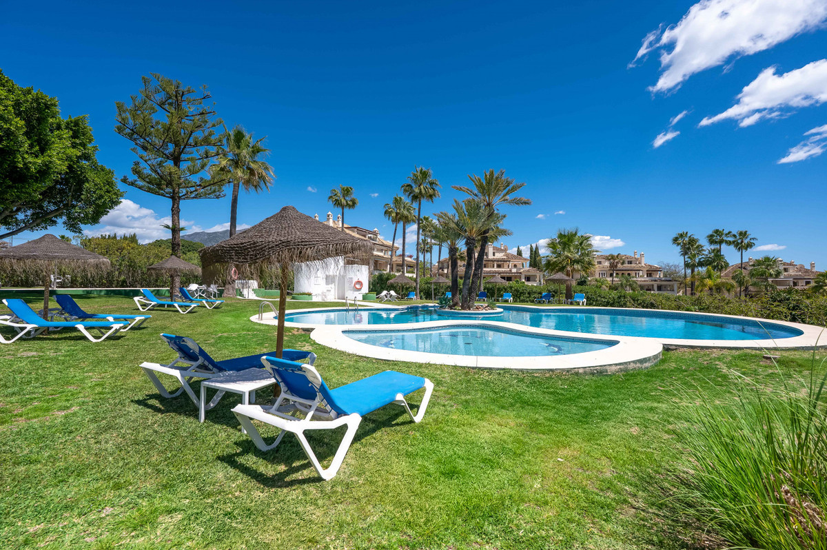 Se vende Apartamento Planta Baja de 4 dormitorios en Costa Del Sol, Málaga, España