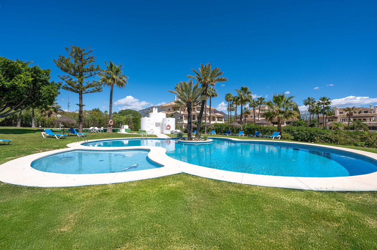 Se vende Apartamento Planta Baja de 4 dormitorios en Costa Del Sol, Málaga, España