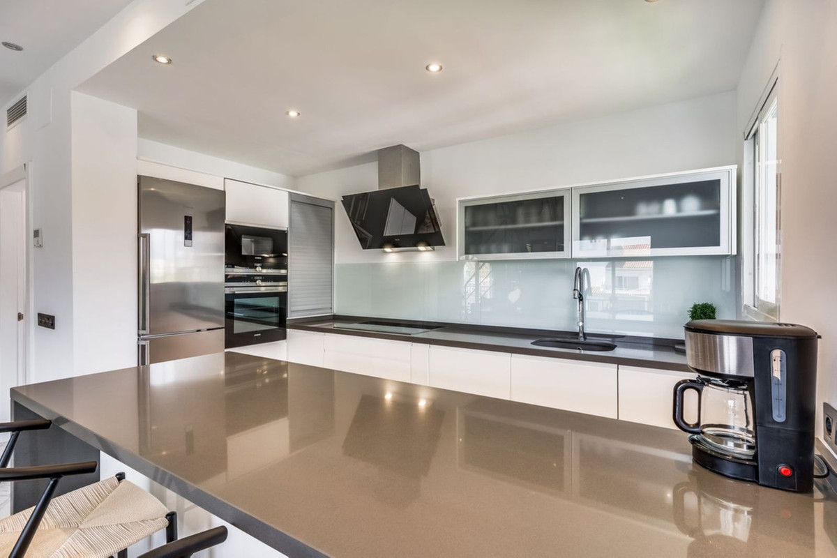 3 Bed Apartment for sale in Puerto Banús Costa Del Sol, Málaga, Spain