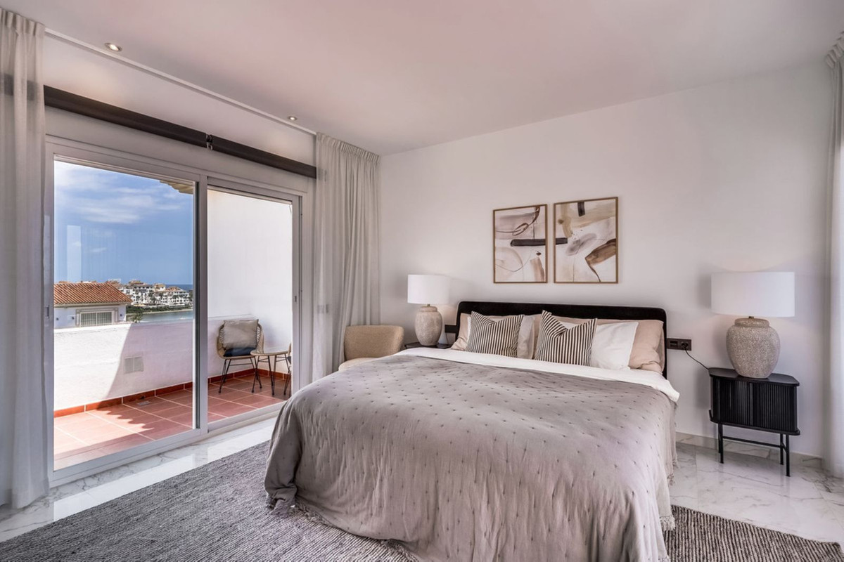 3 Bed Apartment for sale in Puerto Banús Costa Del Sol, Málaga, Spain