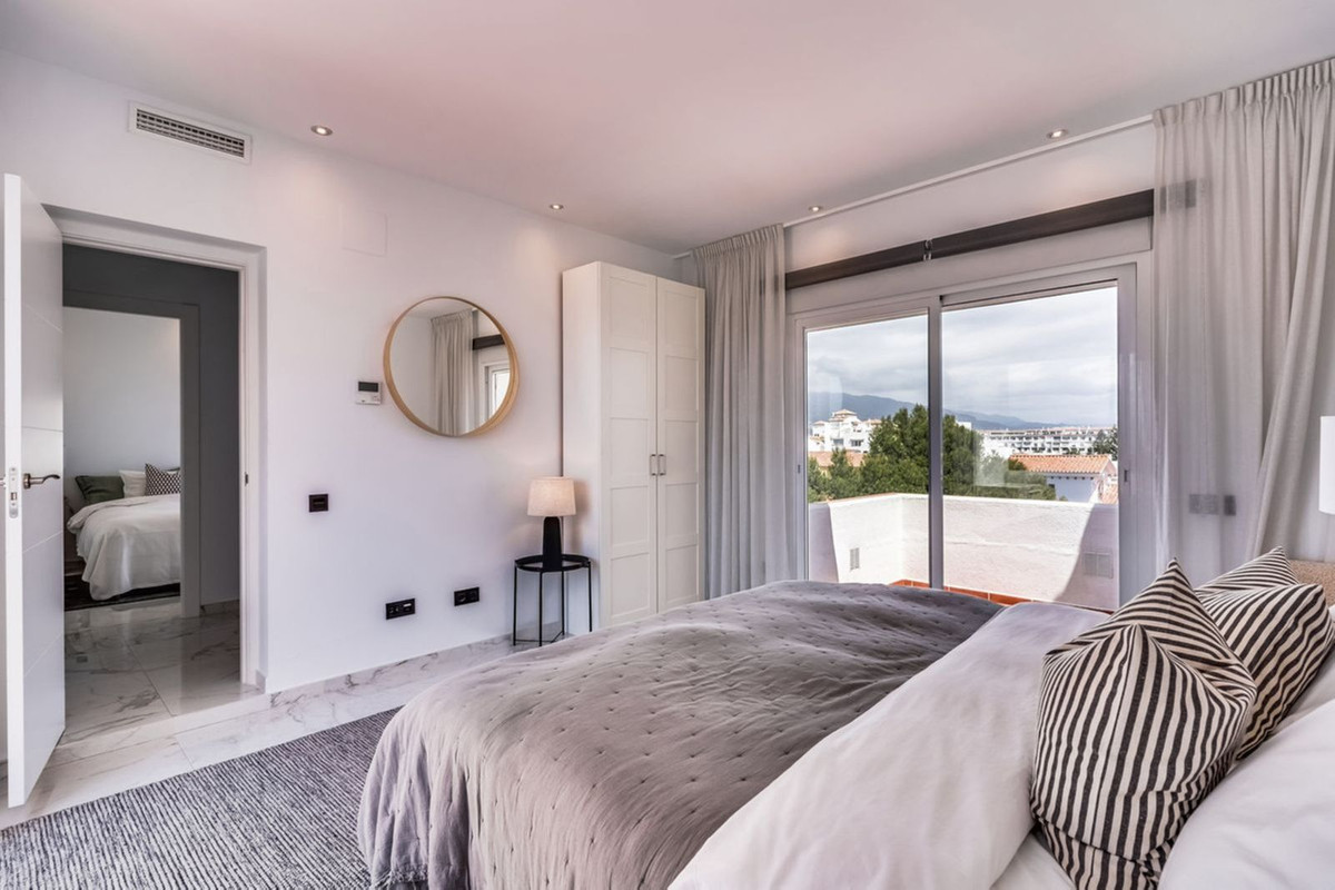 3 Bed Apartment for sale in Puerto Banús Costa Del Sol, Málaga, Spain