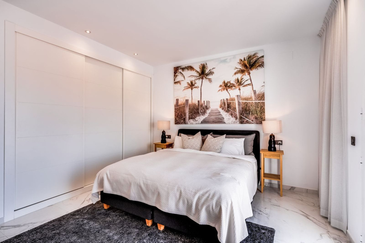 3 Bed Apartment for sale in Puerto Banús Costa Del Sol, Málaga, Spain