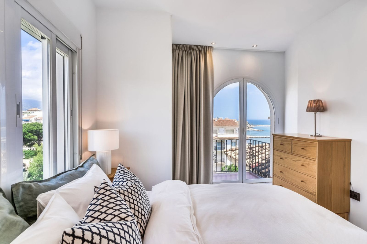 3 Bed Apartment for sale in Puerto Banús Costa Del Sol, Málaga, Spain