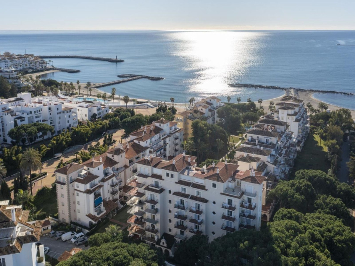 3 Bed Apartment for sale in Puerto Banús Costa Del Sol, Málaga, Spain