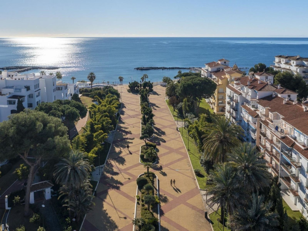 3 Bed Apartment for sale in Puerto Banús Costa Del Sol, Málaga, Spain