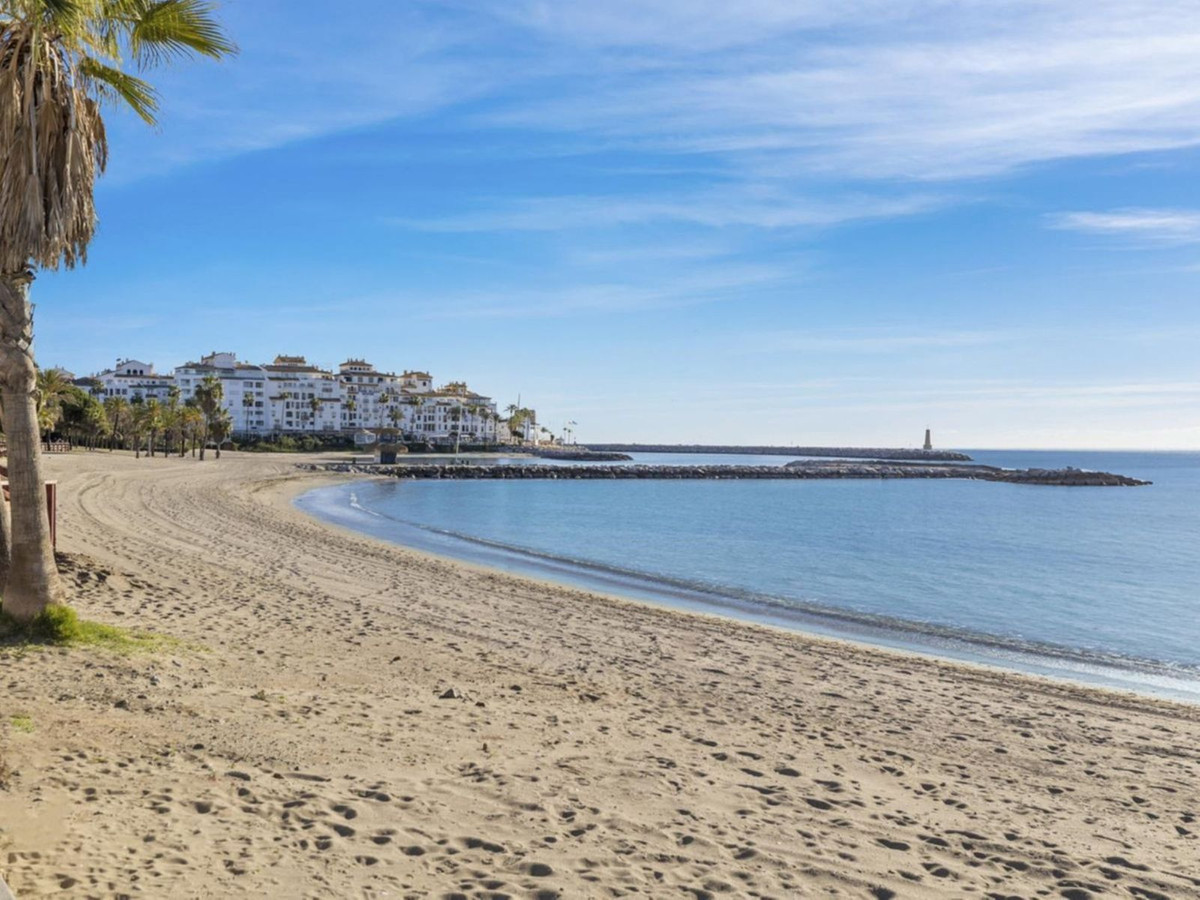 3 Bed Apartment for sale in Puerto Banús Costa Del Sol, Málaga, Spain