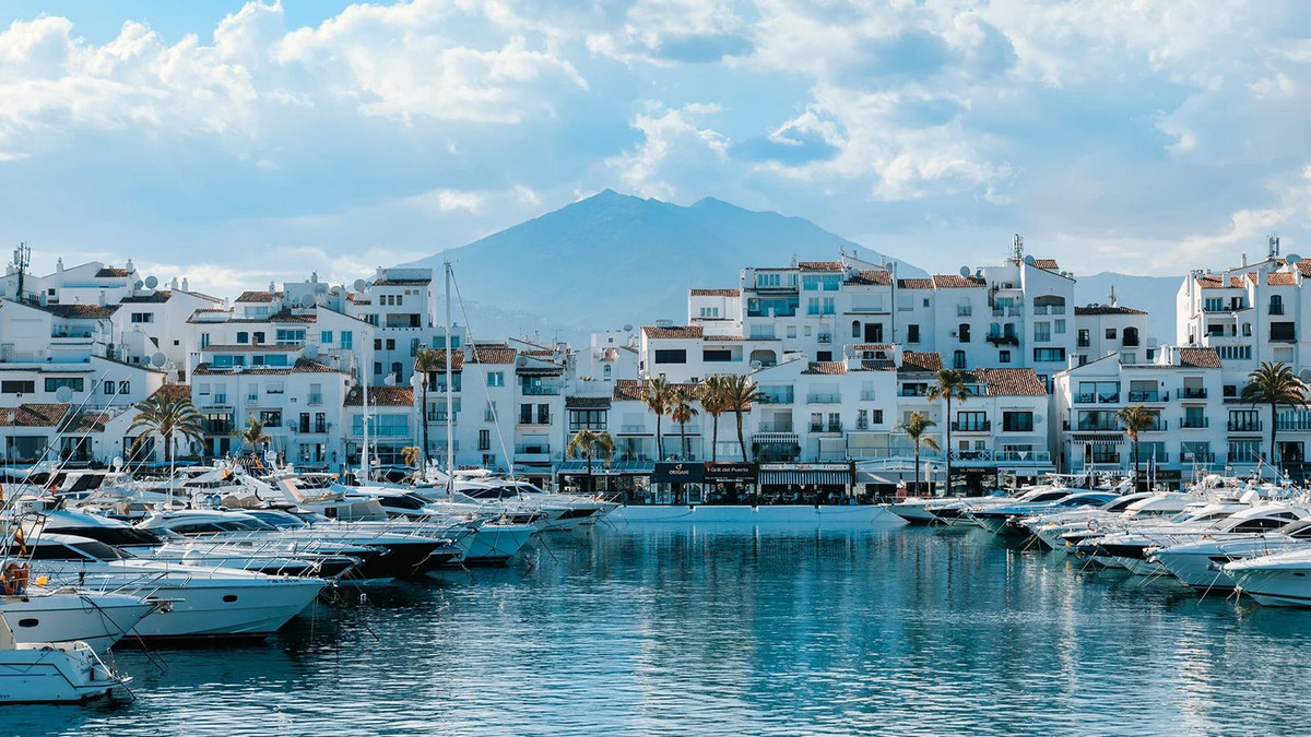 3 Bed Apartment for sale in Puerto Banús Costa Del Sol, Málaga, Spain