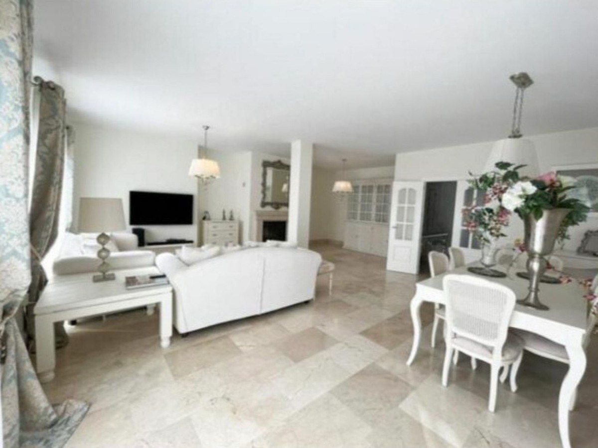 Se vende Villa - Chalet de 5 dormitorios en Costa Del Sol, Cadiz, España