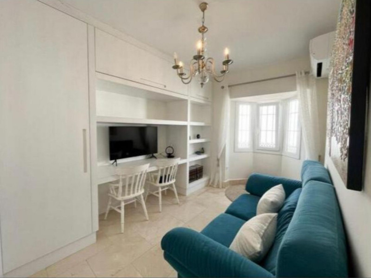 Se vende Villa - Chalet de 5 dormitorios en Costa Del Sol, Cadiz, España