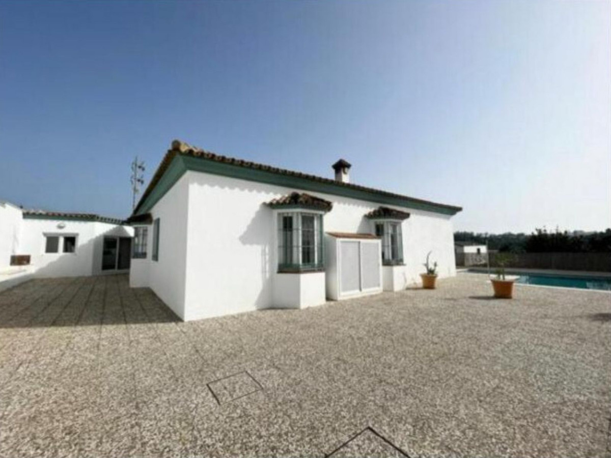 Se vende Villa - Chalet de 5 dormitorios en Costa Del Sol, Cadiz, España