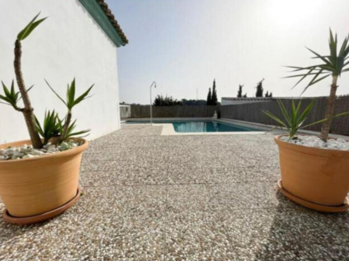 Se vende Villa - Chalet de 5 dormitorios en Costa Del Sol, Cadiz, España