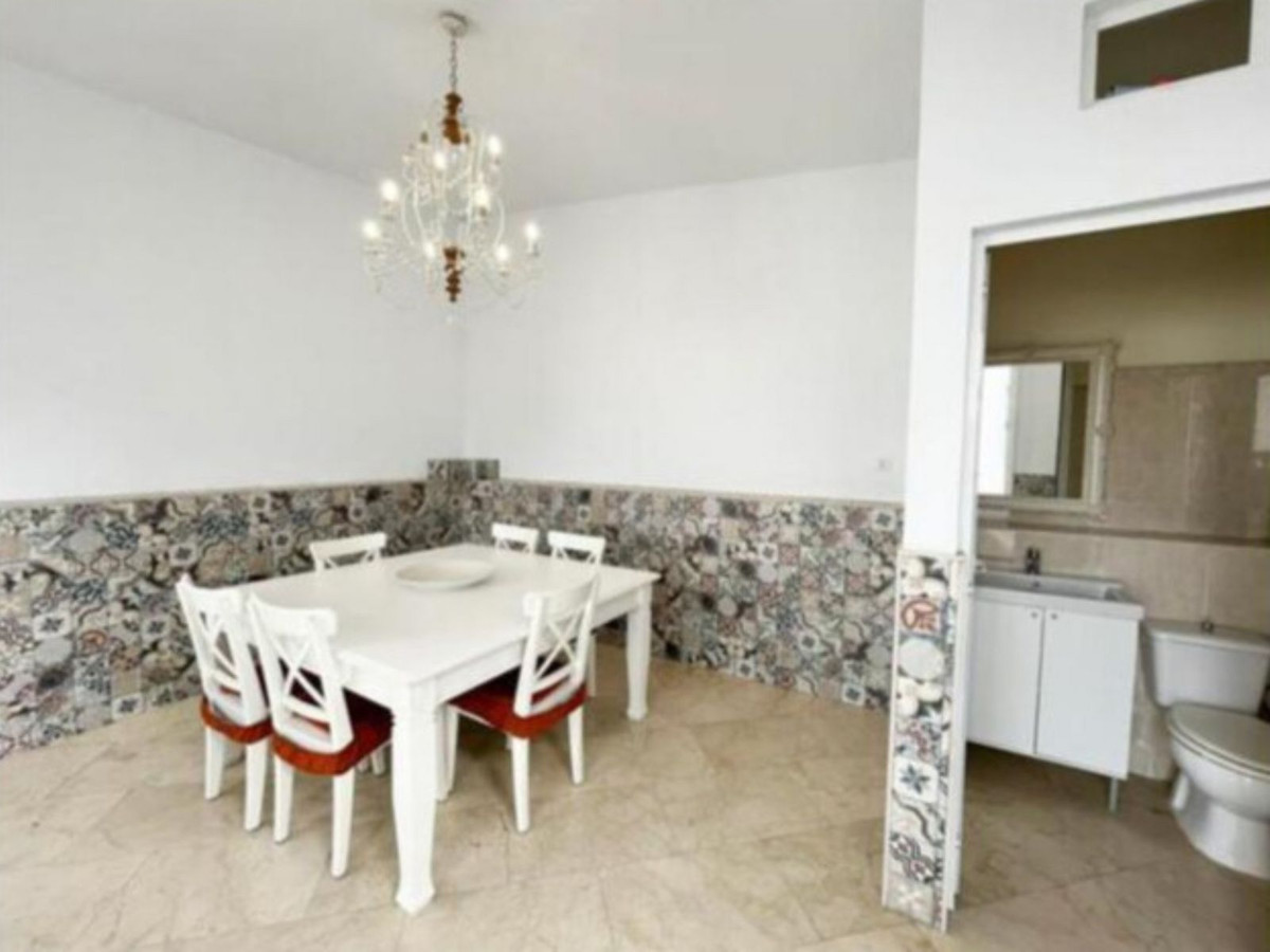 Se vende Villa - Chalet de 5 dormitorios en Costa Del Sol, Cadiz, España